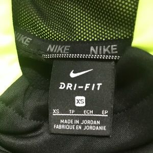 Sweatshirt Nike. Worn once. Like new.